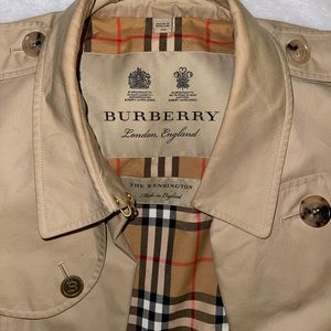 BURBERRY TRENCH COAT